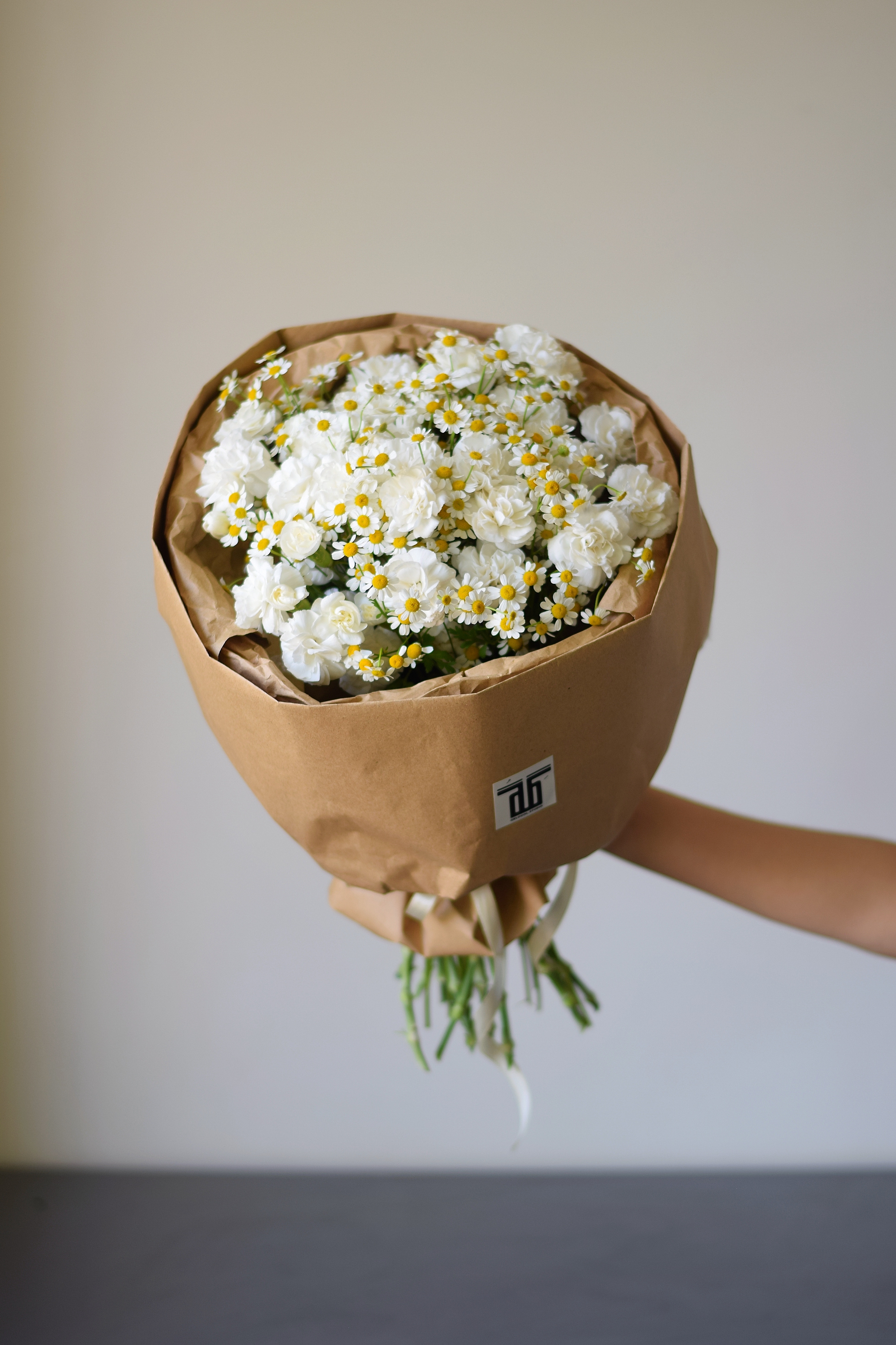 دسته‌گل بابونه و میخک