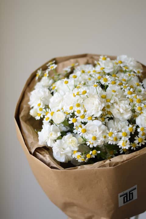 دسته‌گل بابونه و میخک